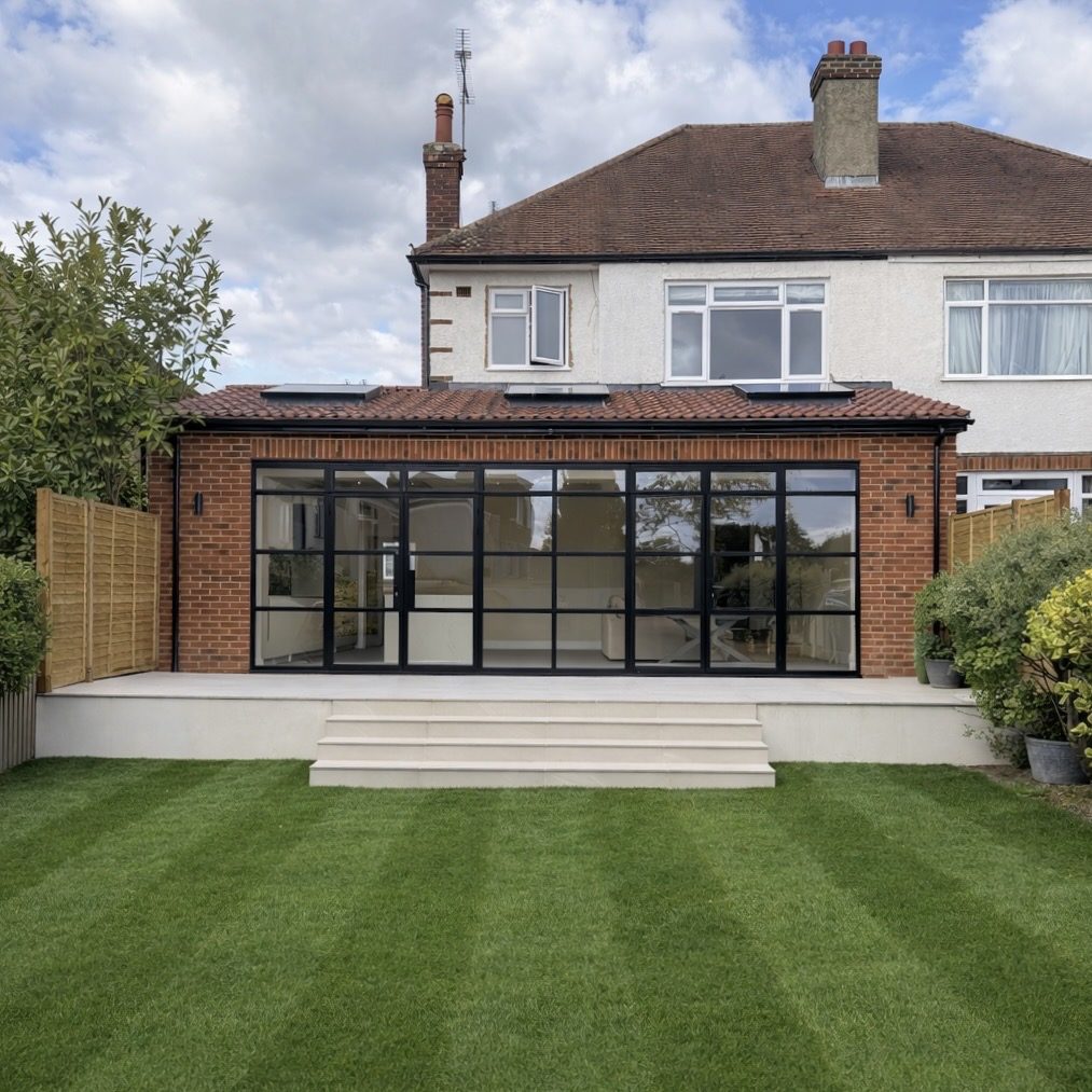 Rear extension garden at Evelyn Road, Cockfosters by Alstruct